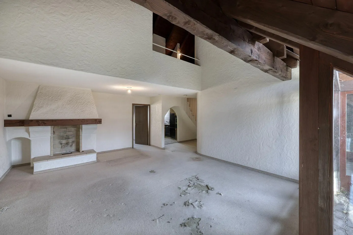 Romantic penthouse maisonette for renovation - Photo 4 of 7