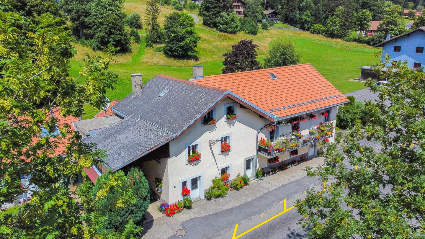 Casa con garage Grandi volumi e potenziale di ampliamento - Foto 1 di 26