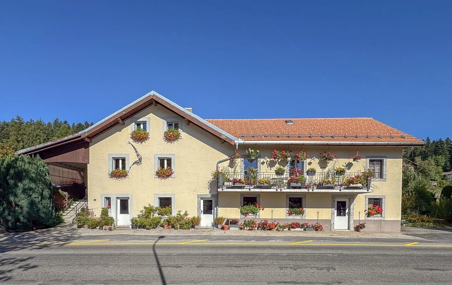 Casa con garage Grandi volumi e potenziale di ampliamento - Foto 2 di 26