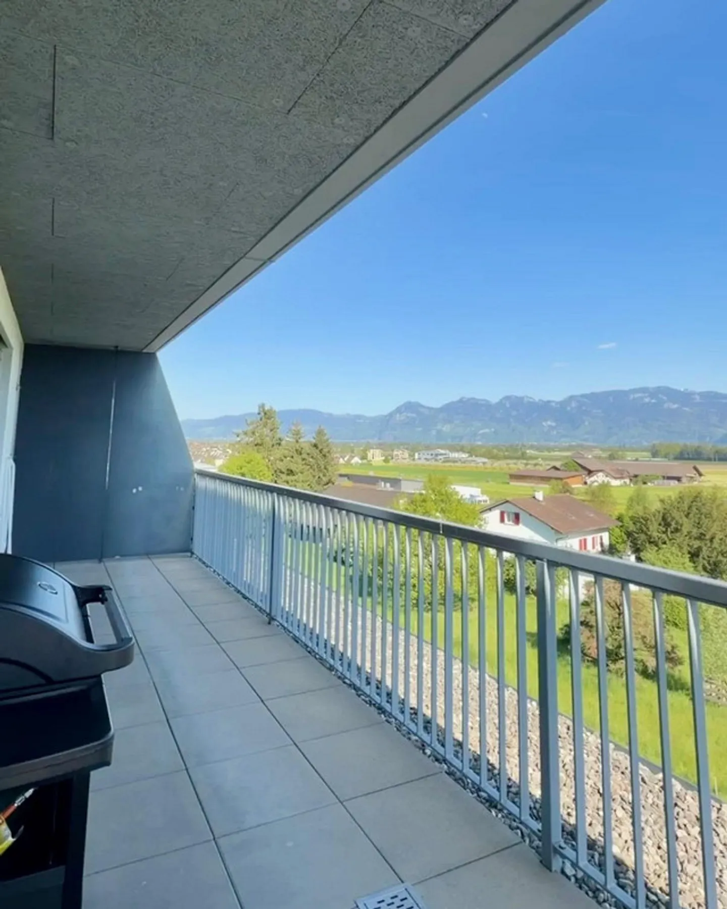 Modernes Apartment mit Bergsicht - Foto 2 von 6