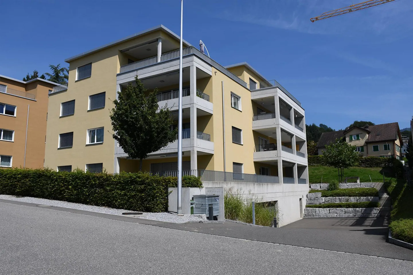 Appartement moderne de 3,5 pièces avec grand balcon - Photo 1 sur 8
