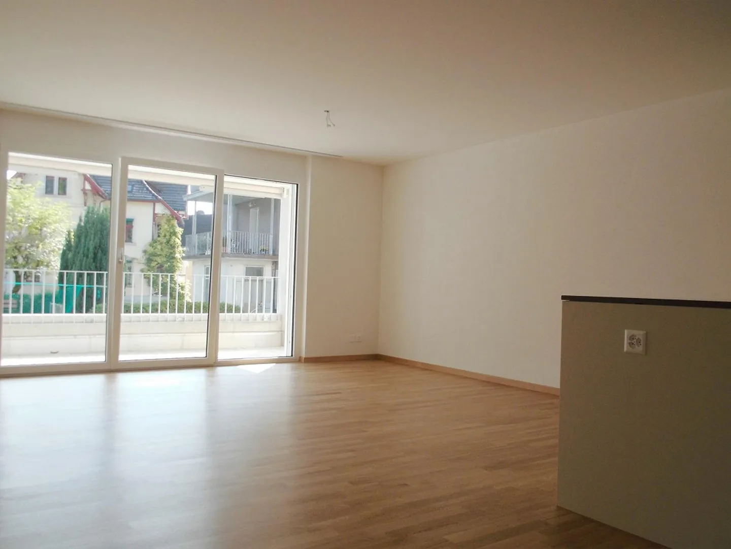 Appartement moderne de 3,5 pièces avec grand balcon - Photo 2 sur 8