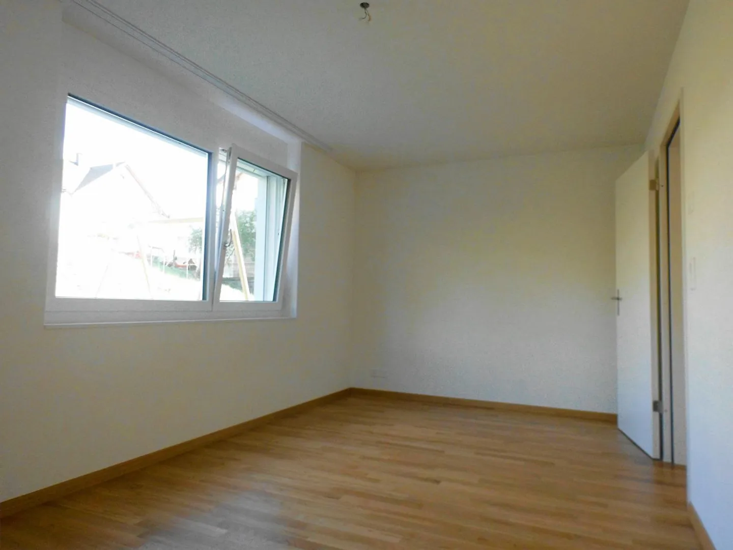 Appartement moderne de 3,5 pièces avec grand balcon - Photo 5 sur 8