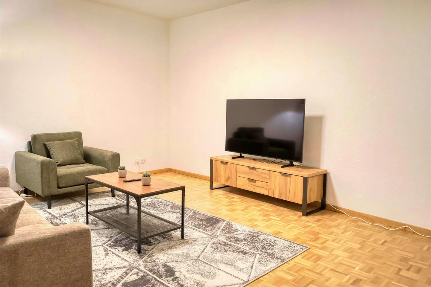 Coliving Comfort and Community in the Heart of Geneva - Photo 8 of 18