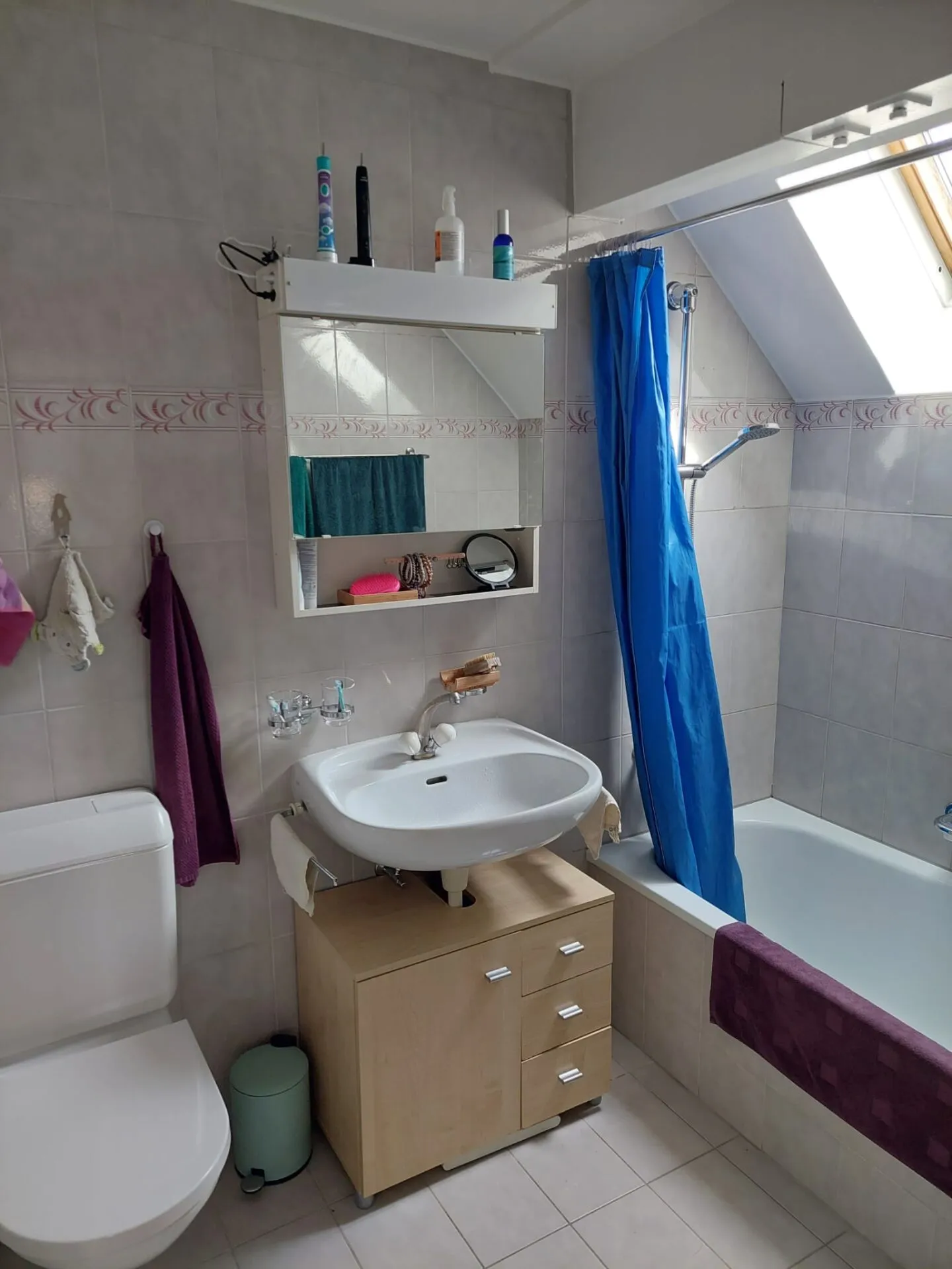 Charmante Dachwohnung mit Balkon - Foto 8 von 11