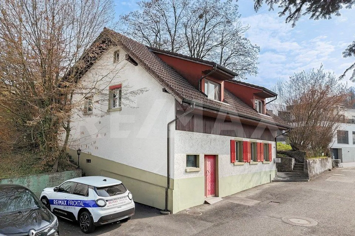 Zweifamilienhaus mit Baulandreserve - Foto 3 von 13