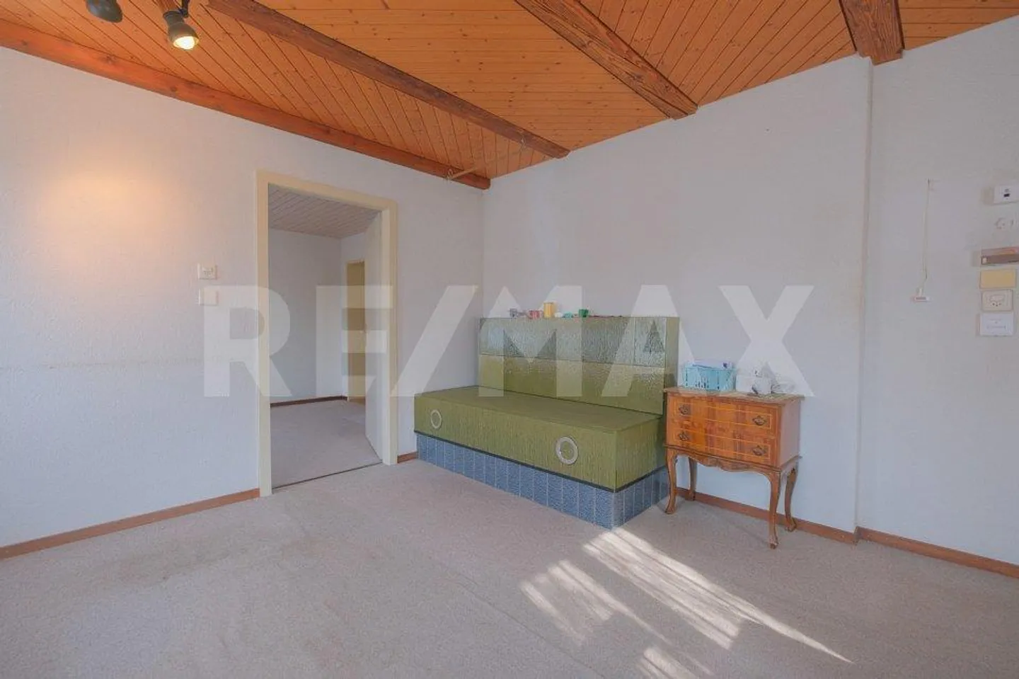 Zweifamilienhaus mit Baulandreserve - Foto 5 von 13