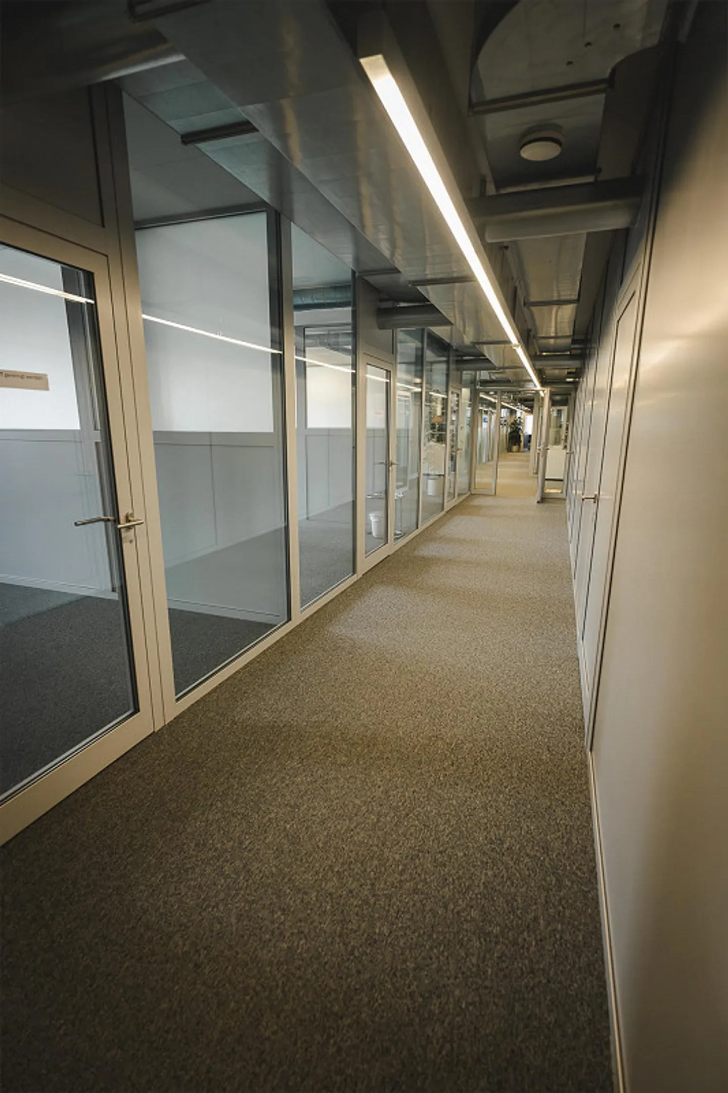 Spazio ufficio di 32 m² a Brunnen in affitto - Foto 7 di 8