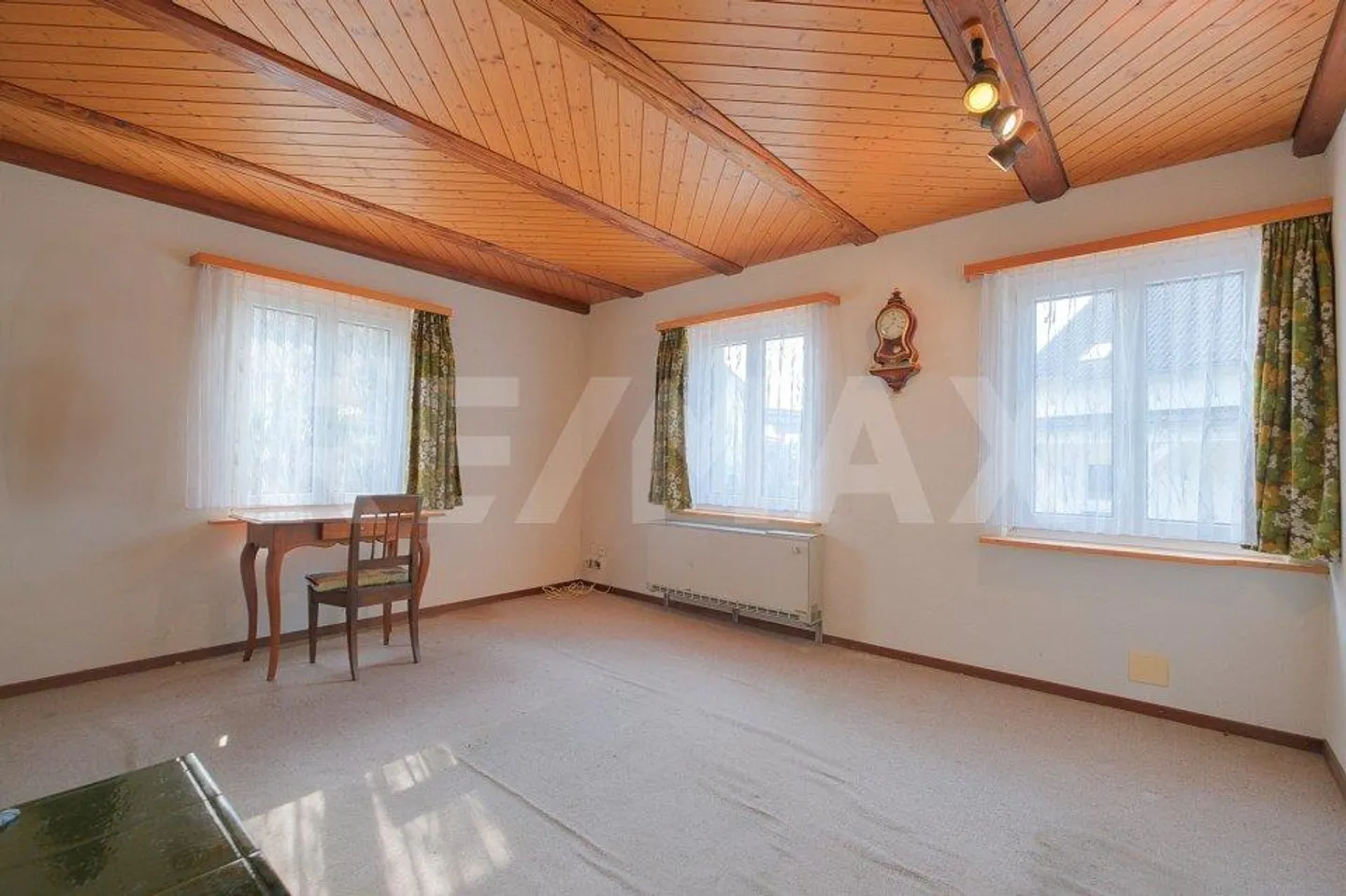 Zweifamilienhaus mit Baulandreserve - Foto 4 von 13