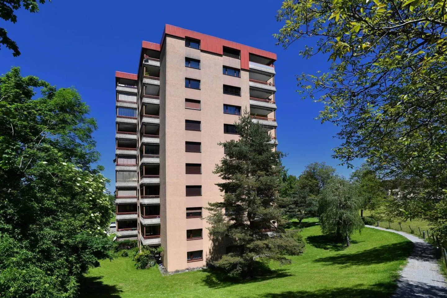 SCHÖNE Wohnung mit Sitzplatz - Foto 1 von 8