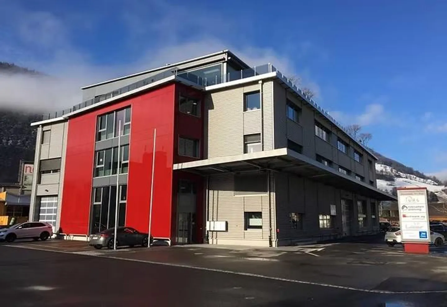Spazio ufficio di 32 m² a Brunnen in affitto - Foto 4 di 8
