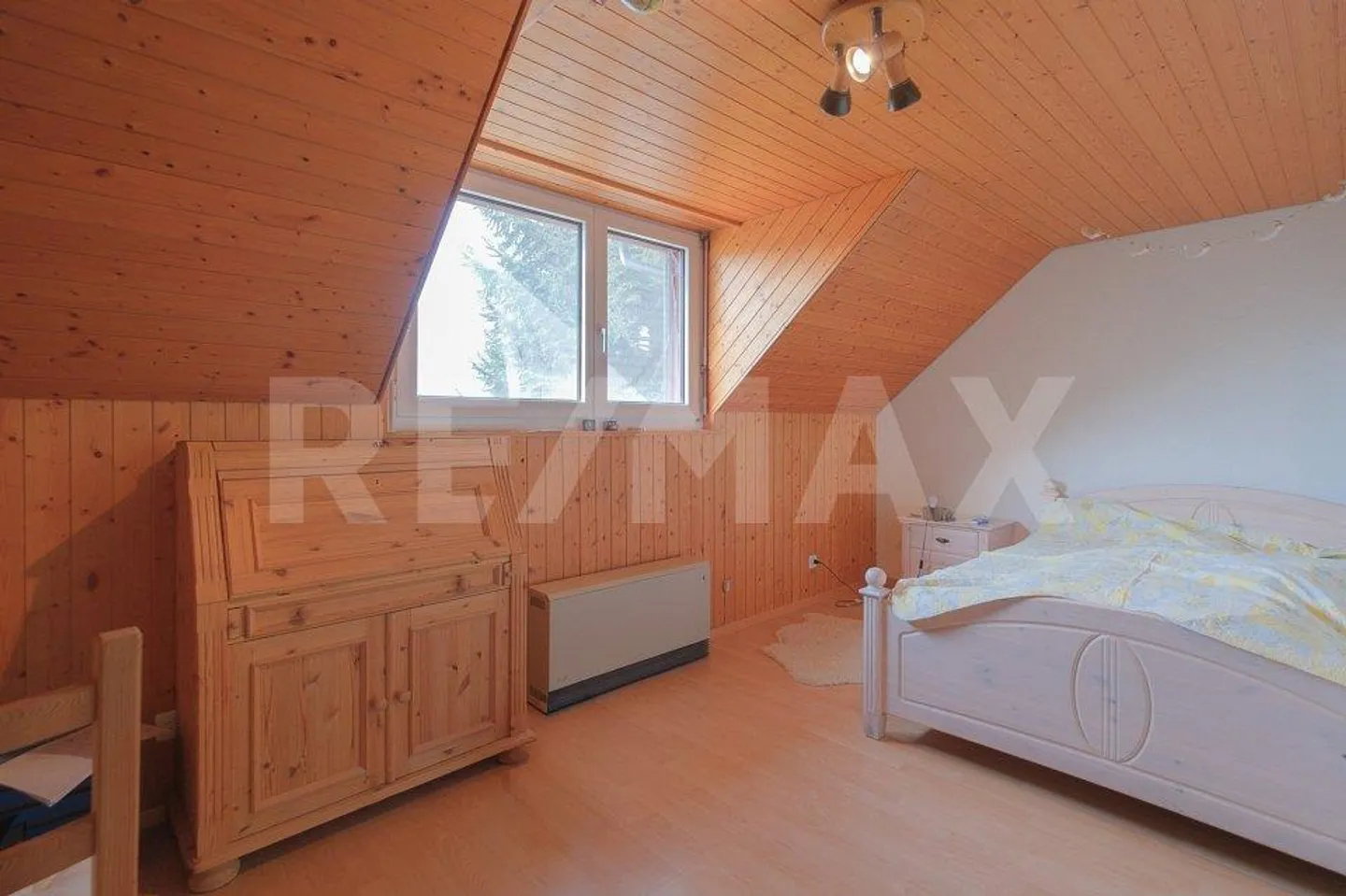 Zweifamilienhaus mit Baulandreserve - Foto 8 von 13