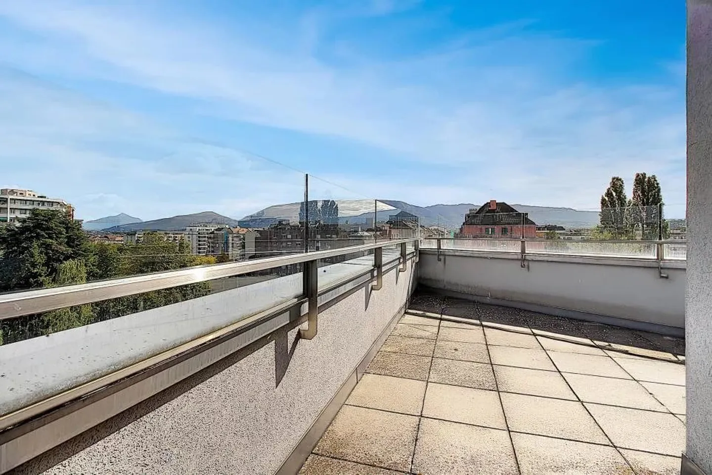 Luxury Duplex Apartment in Geneva - Photo 2 of 15