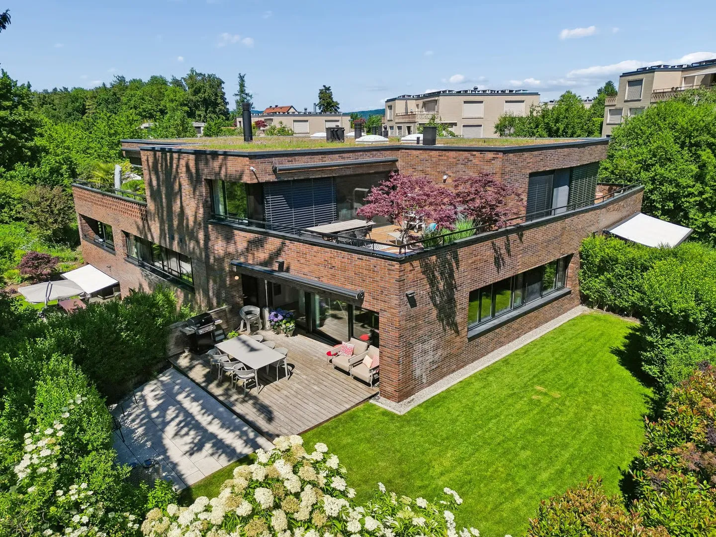 Exclusive 6.5 room garden apartment with high end finishes and private sauna - Photo 1 of 44