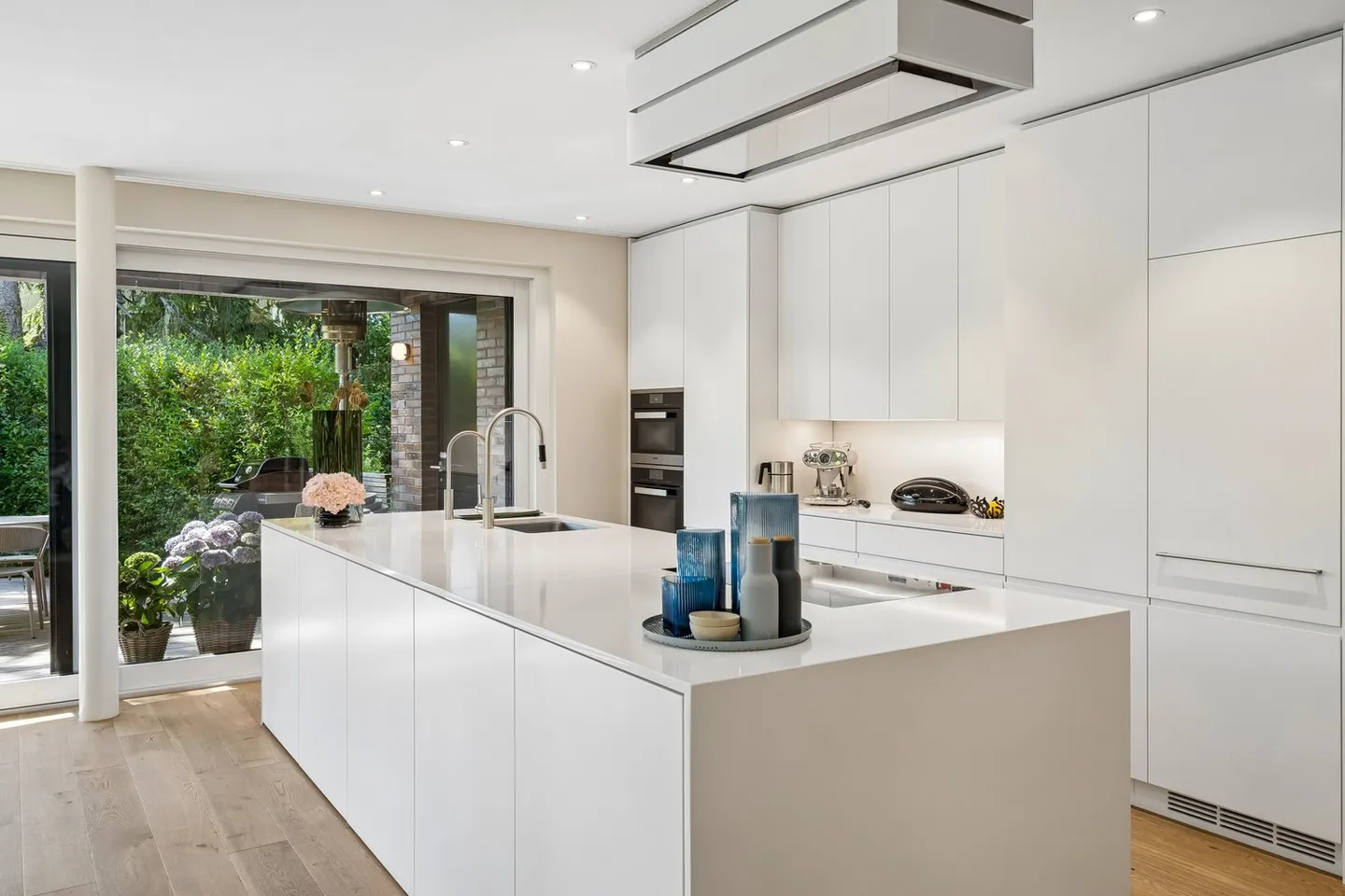 Exclusive 6.5 room garden apartment with high end finishes and private sauna - Photo 8 of 44