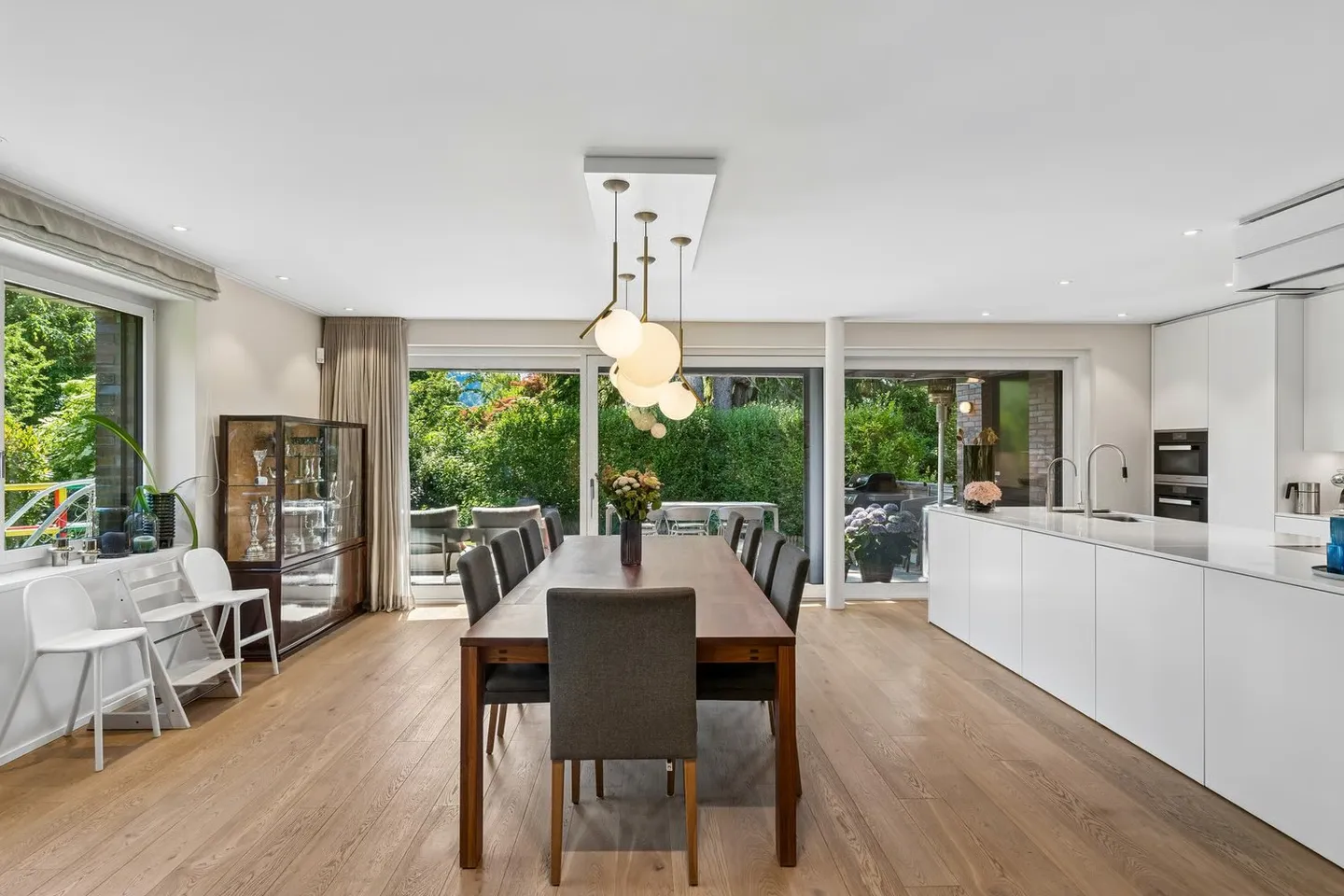 Exclusive 6.5 room garden apartment with high end finishes and private sauna - Photo 6 of 44