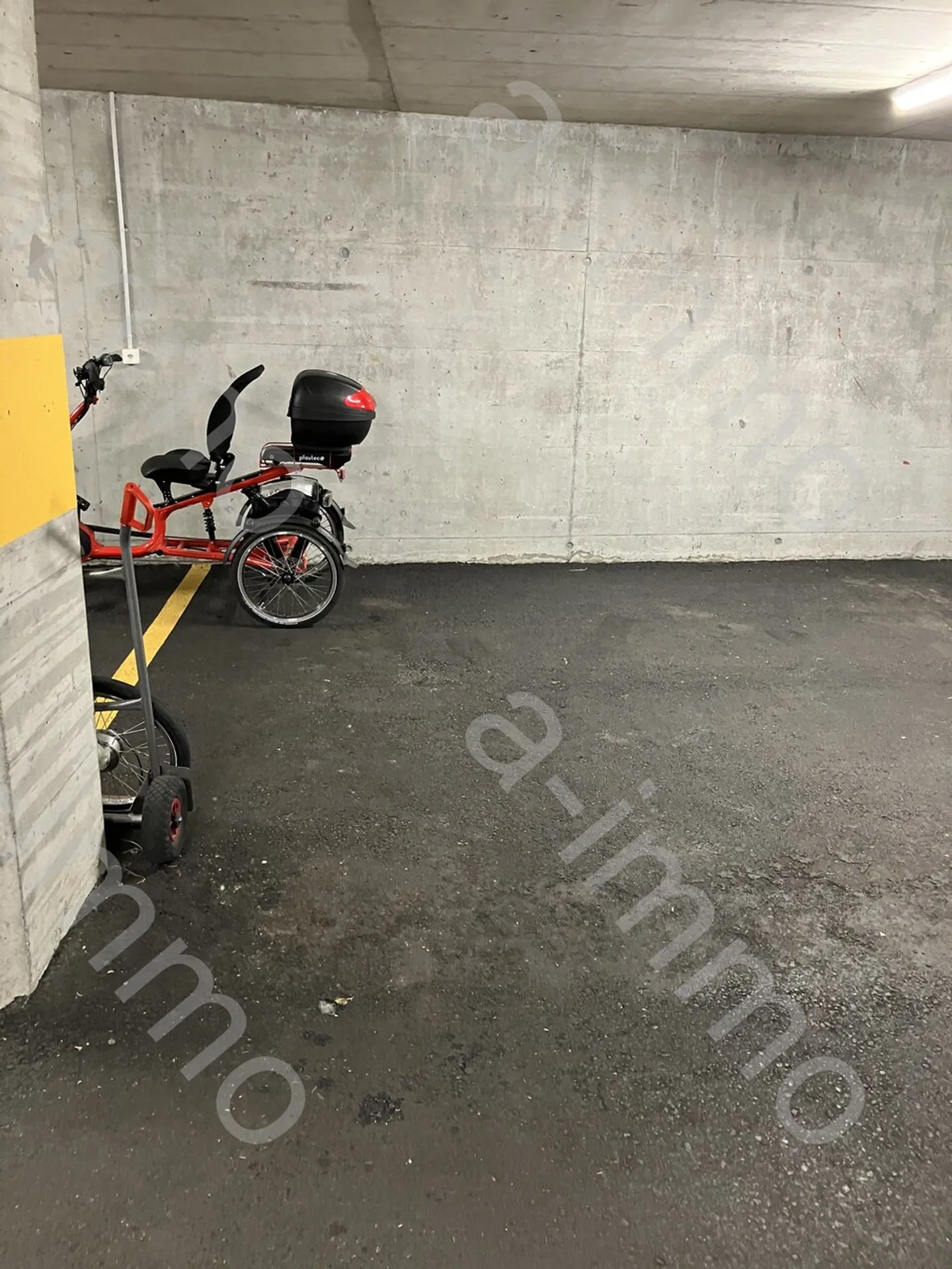 Kompakter Garagenparkplatz in Reinach - Foto 2 von 6
