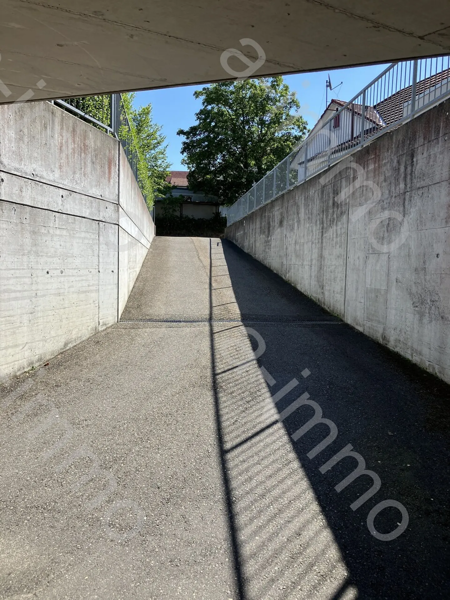 Kompakter Garagenparkplatz in Reinach - Foto 3 von 6