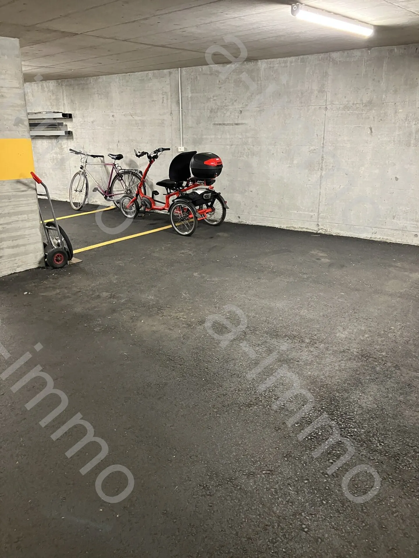 Kompakter Garagenparkplatz in Reinach - Foto 6 von 6