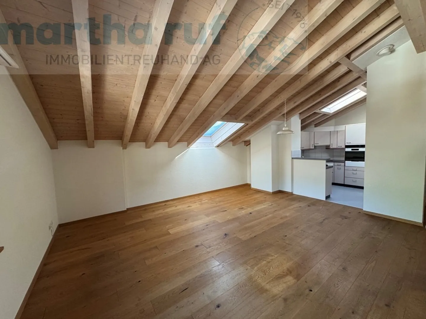 Appartement en penthouse spacieux de 3,5 pièces avec galerie - Photo 3 sur 13