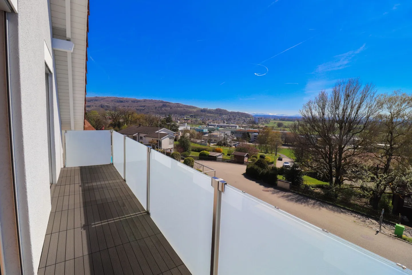 Maison individuelle de 4,5 pièces avec salle de loisirs et grande terrasse avec vue fantastique jusqu'aux Alpes - Photo 15 sur 18