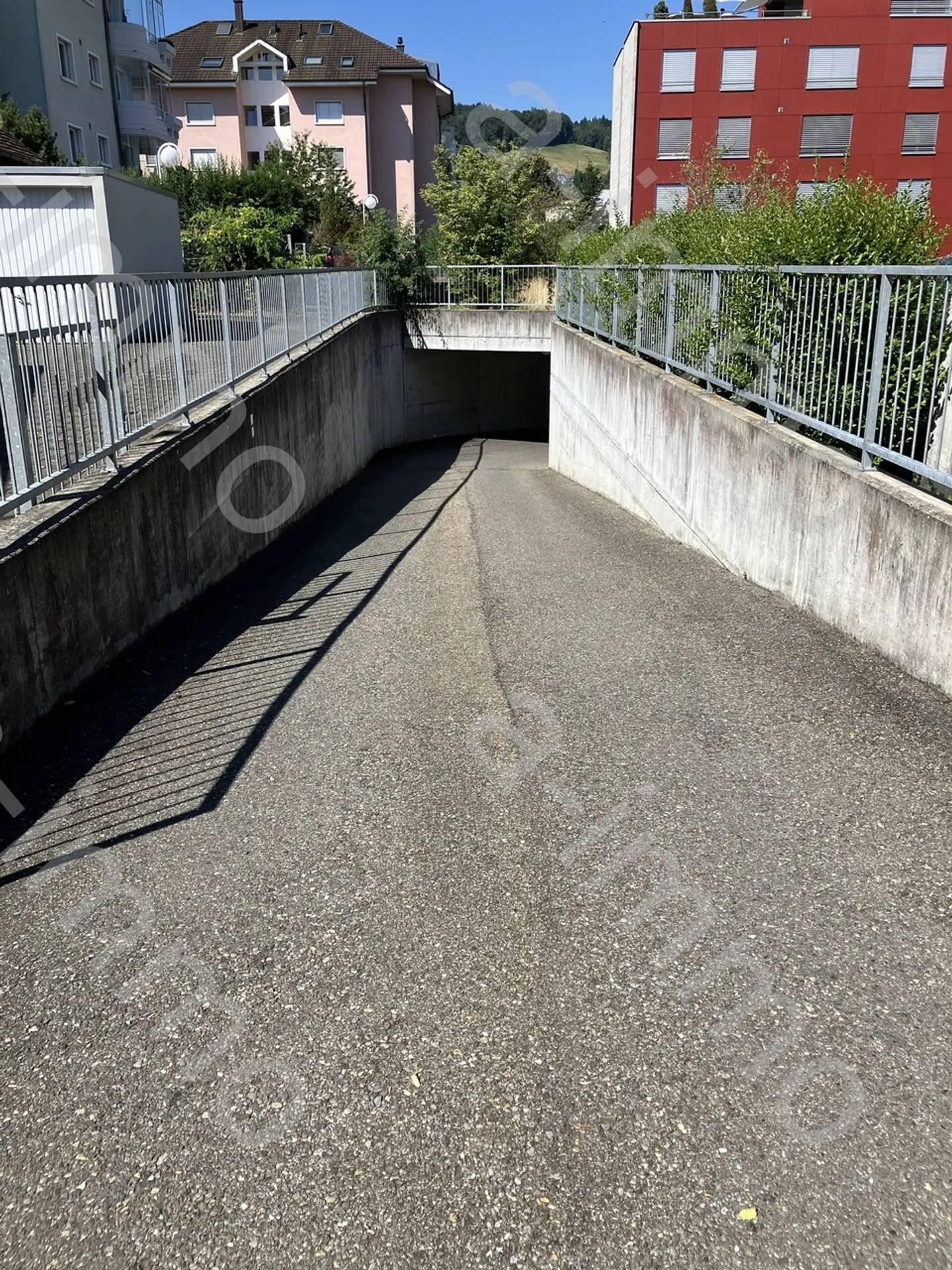 Kompakter Garagenparkplatz in Reinach - Foto 5 von 6
