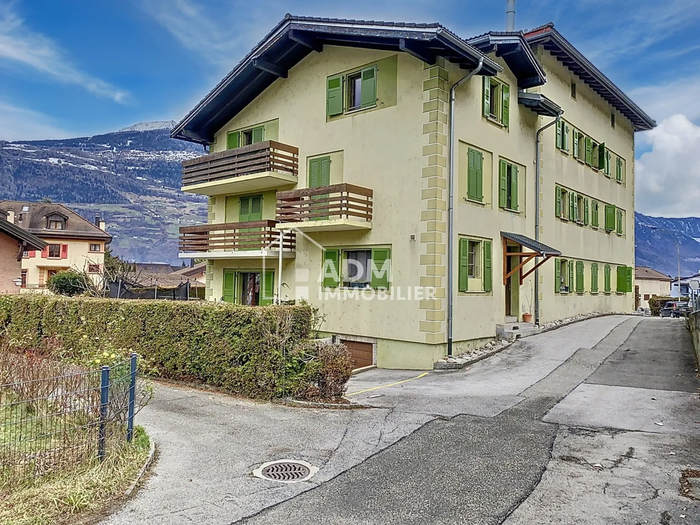 Residential building for sale - Photo 1 of 2
