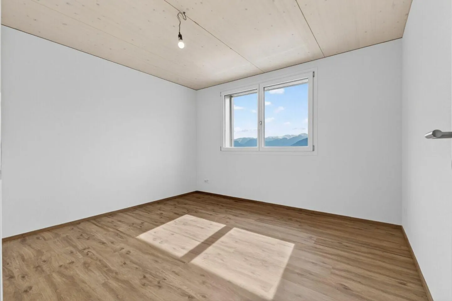 Modern 5.5-room single-family house with flexible 2.5-room apartment - Photo 12 of 30