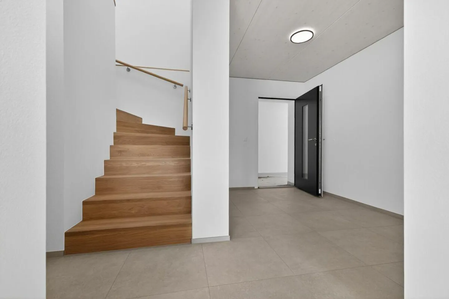 Modern 5.5-room single-family house with flexible 2.5-room apartment - Photo 16 of 30