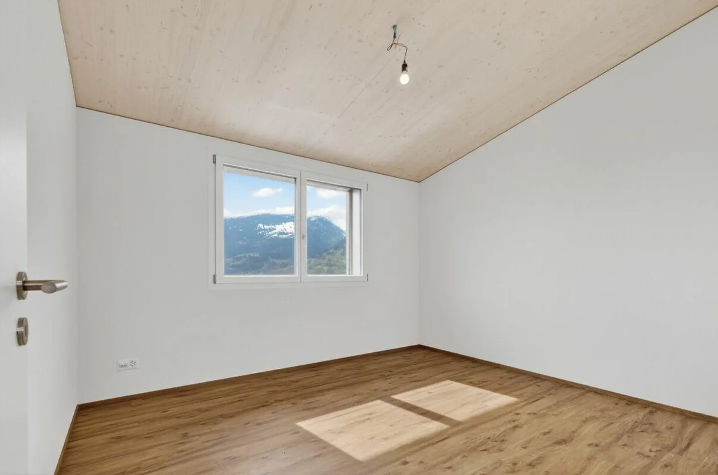Modern 5.5-room single-family house with flexible 2.5-room apartment - Photo 18 of 30