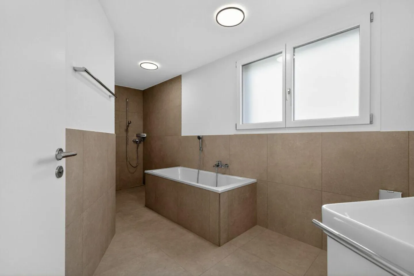 Modern 5.5-room single-family house with flexible 2.5-room apartment - Photo 19 of 30
