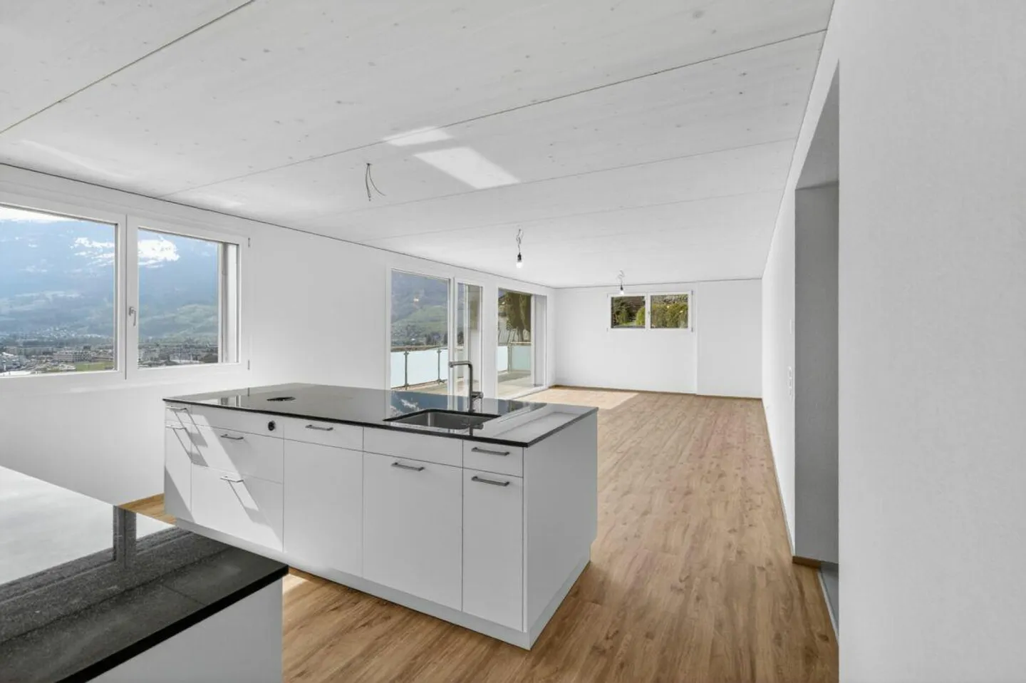 Modern 5.5-room single-family house with flexible 2.5-room apartment - Photo 7 of 30