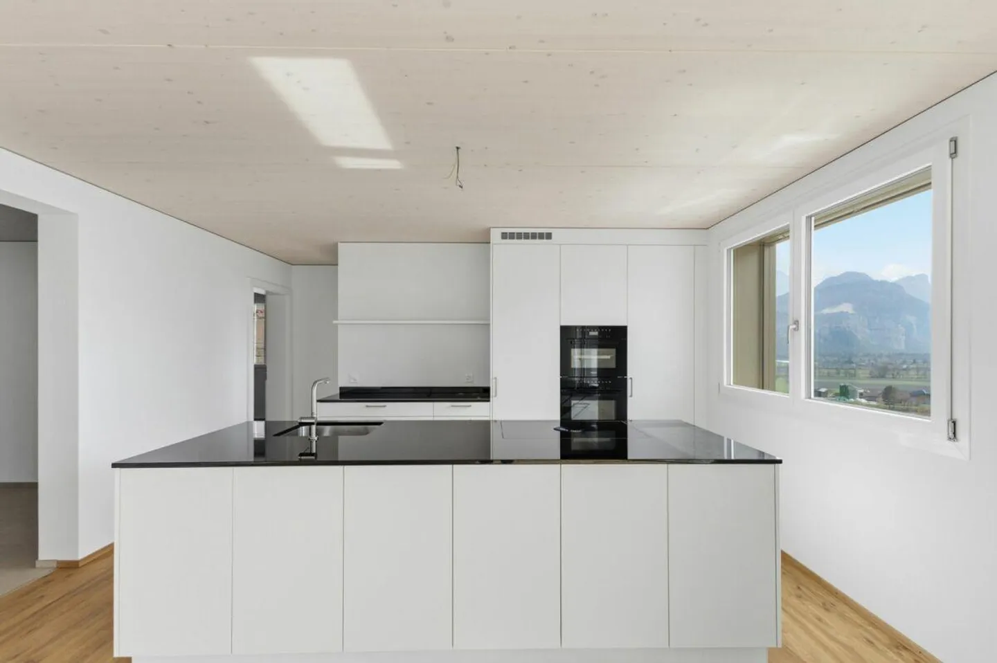 Modern 5.5-room single-family house with flexible 2.5-room apartment - Photo 8 of 30