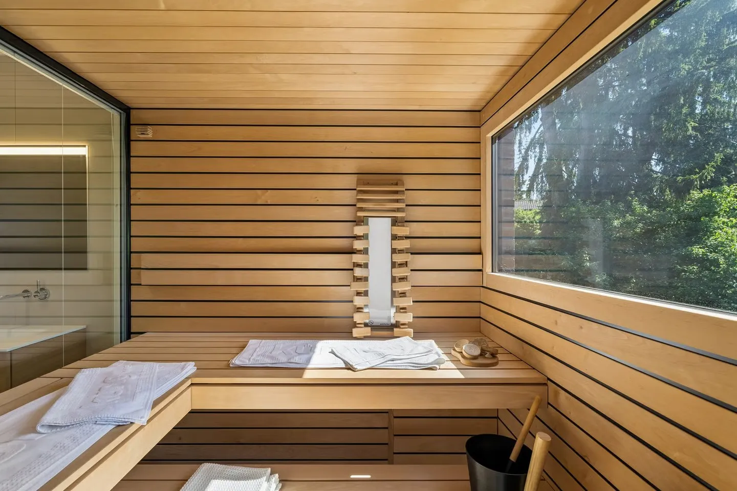 Exclusive 6.5 room garden apartment with high end finishes and private sauna - Photo 22 of 44