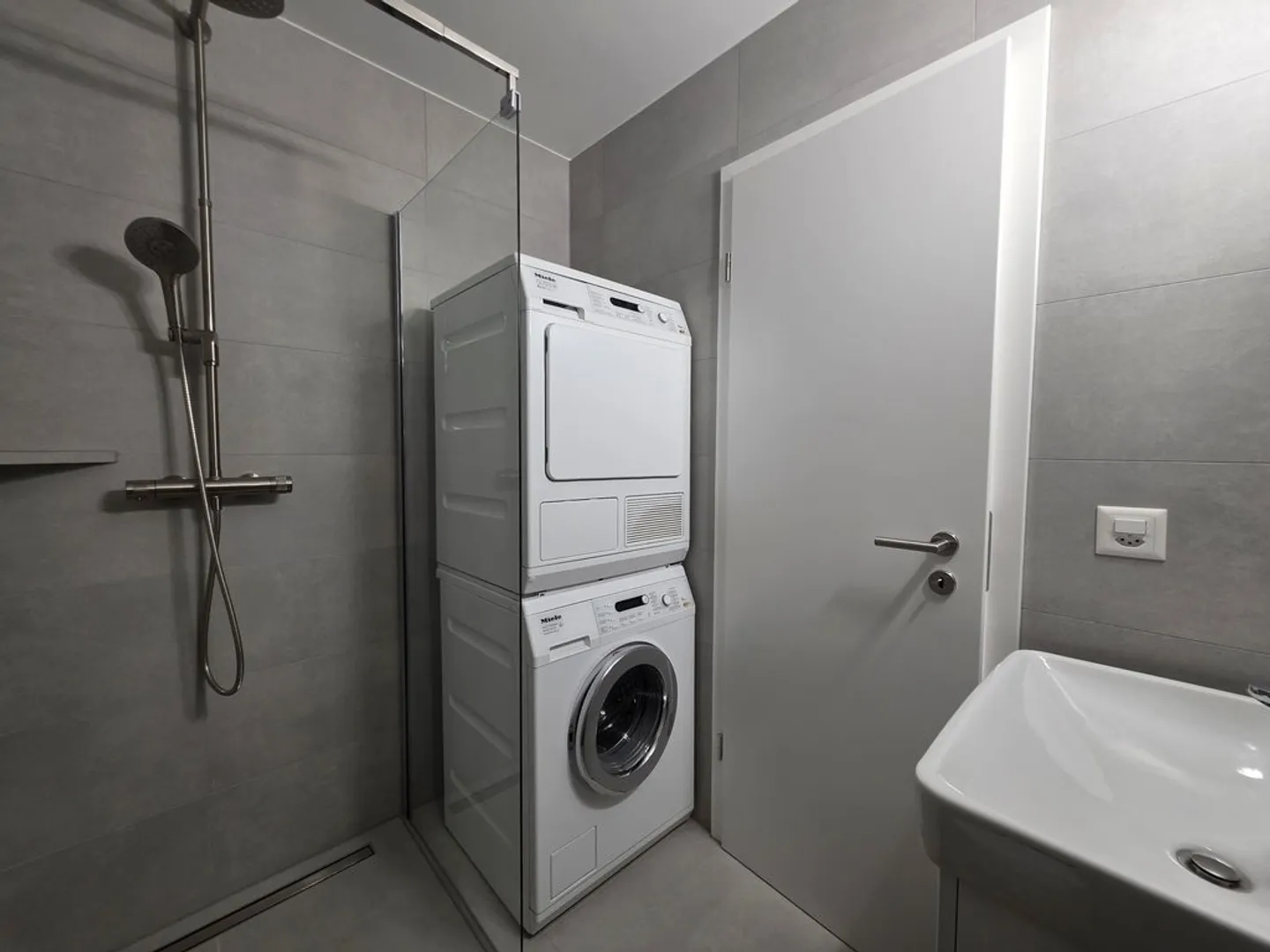 Two and a half room apartment for CHF 1,390.-/month including additional costs - Photo 5 of 7