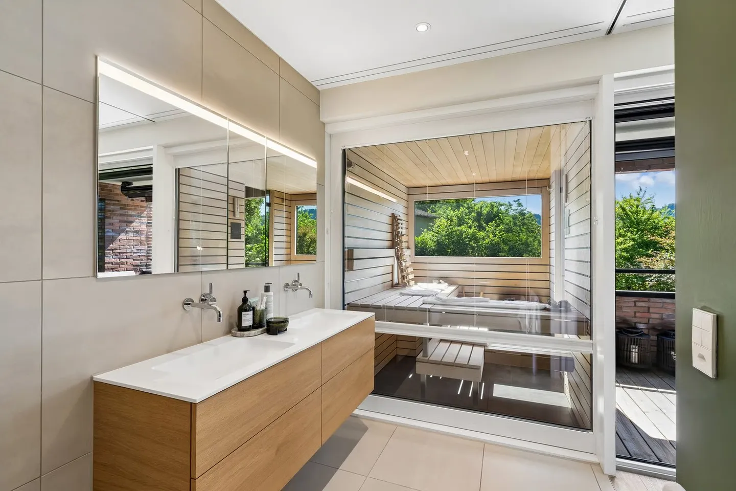 Exclusive 6.5 room garden apartment with high end finishes and private sauna - Photo 21 of 44
