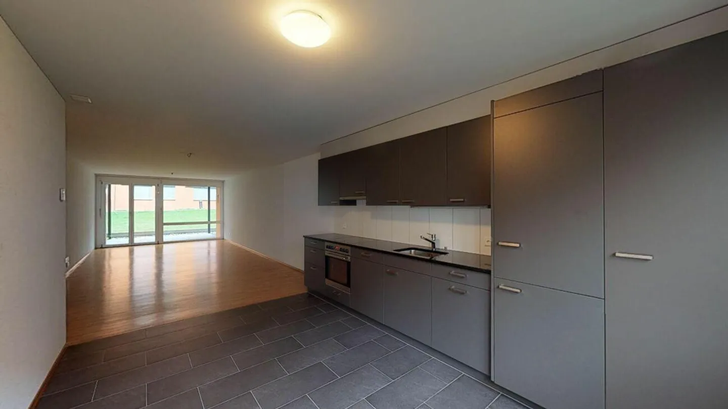 Attractive Single Apartment - Photo 3 of 9