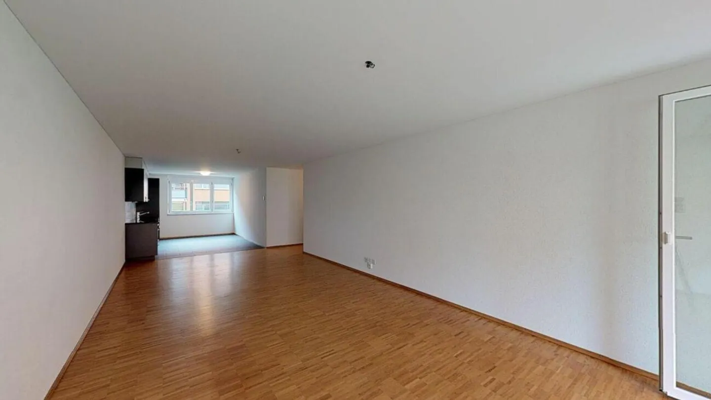 Attractive Single Apartment - Photo 4 of 9