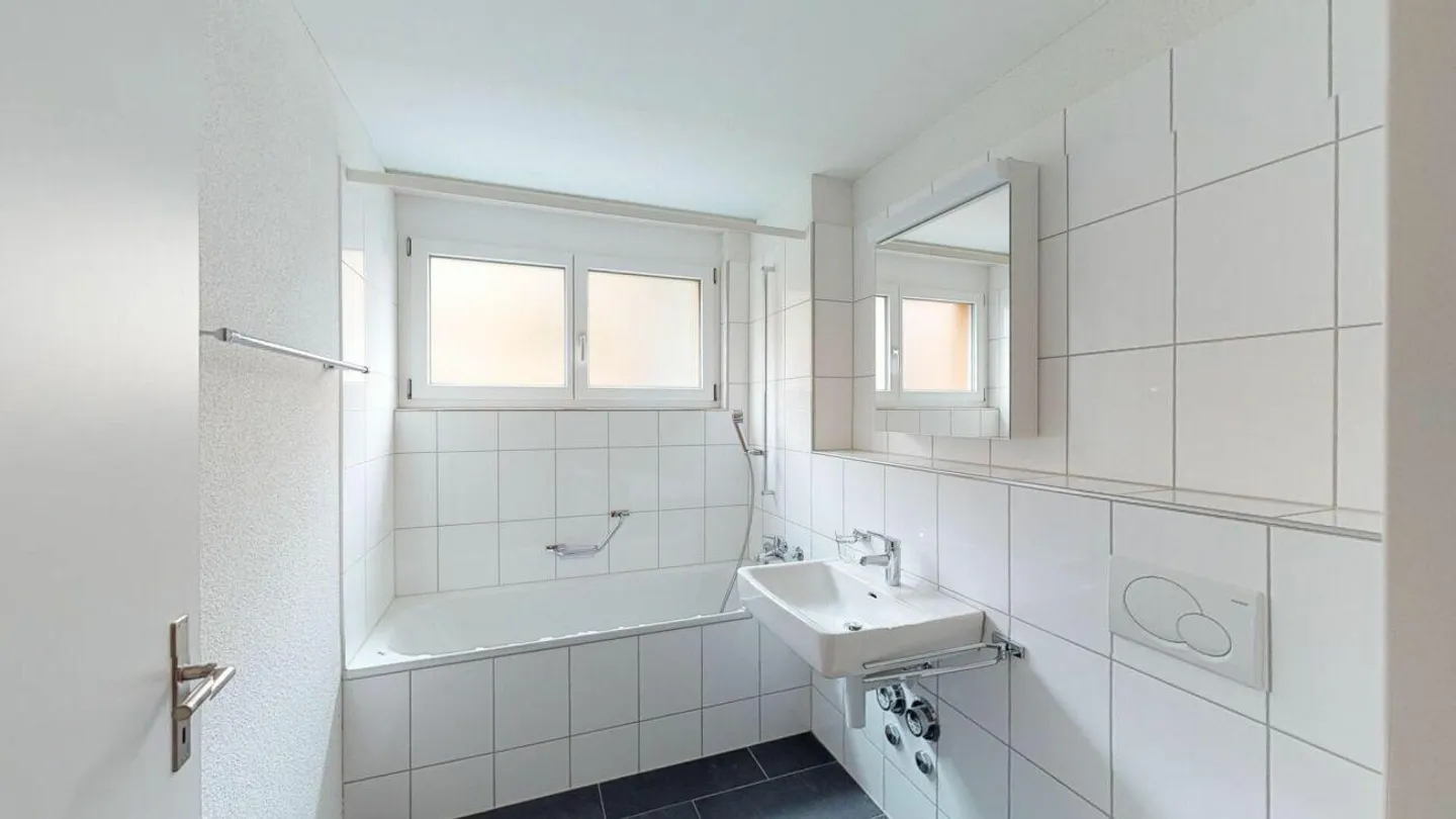 Attractive Single Apartment - Photo 5 of 9