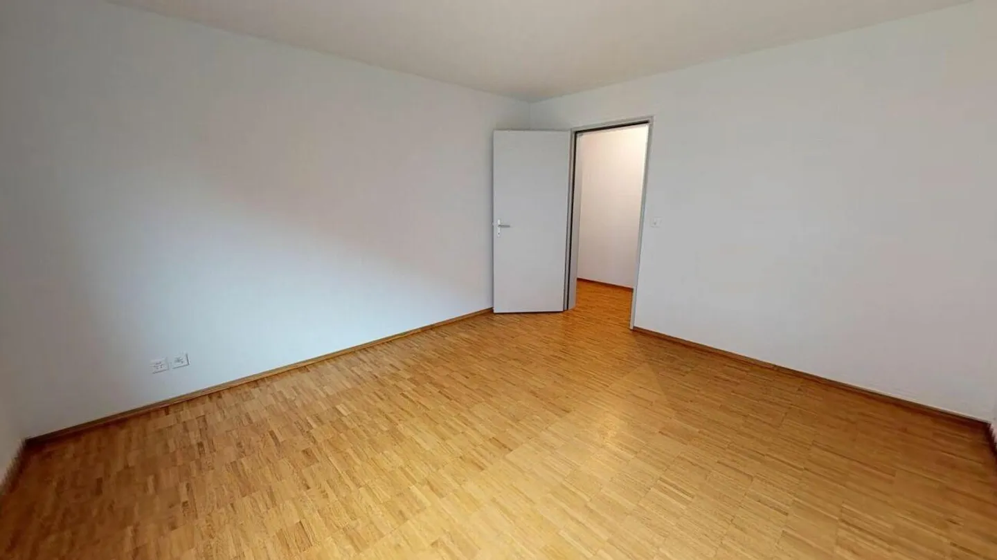 Attractive Single Apartment - Photo 6 of 9