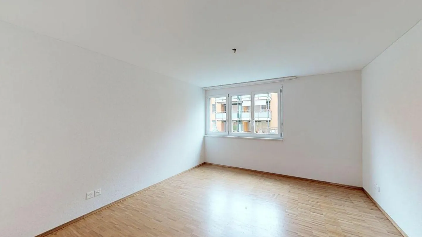 Attractive Single Apartment - Photo 7 of 9