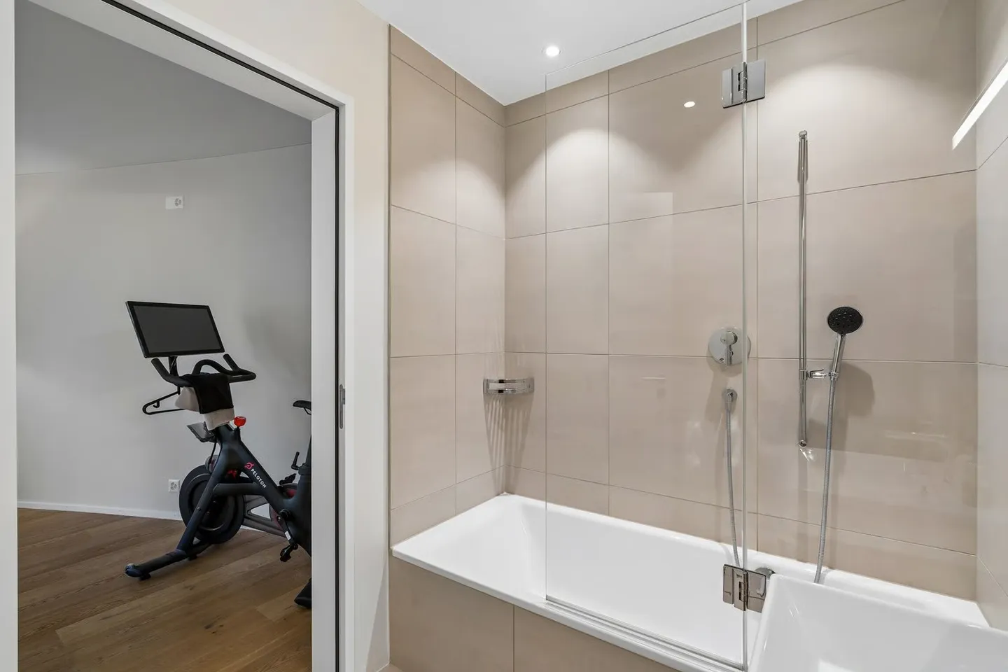 Exclusive 6.5 room garden apartment with high end finishes and private sauna - Photo 31 of 44