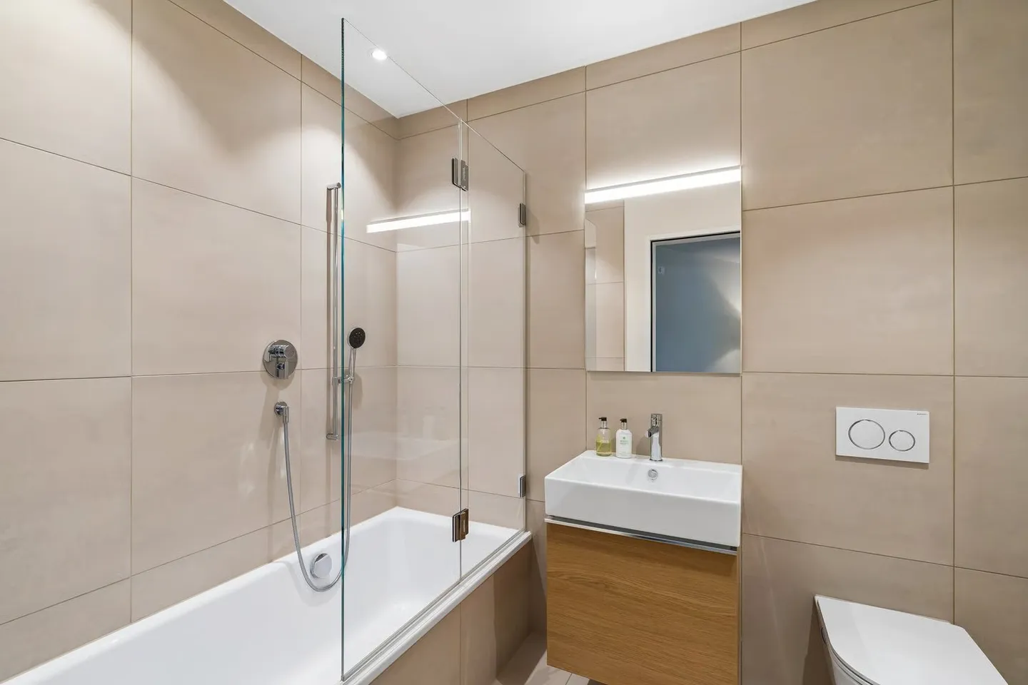 Exclusive 6.5 room garden apartment with high end finishes and private sauna - Photo 32 of 44