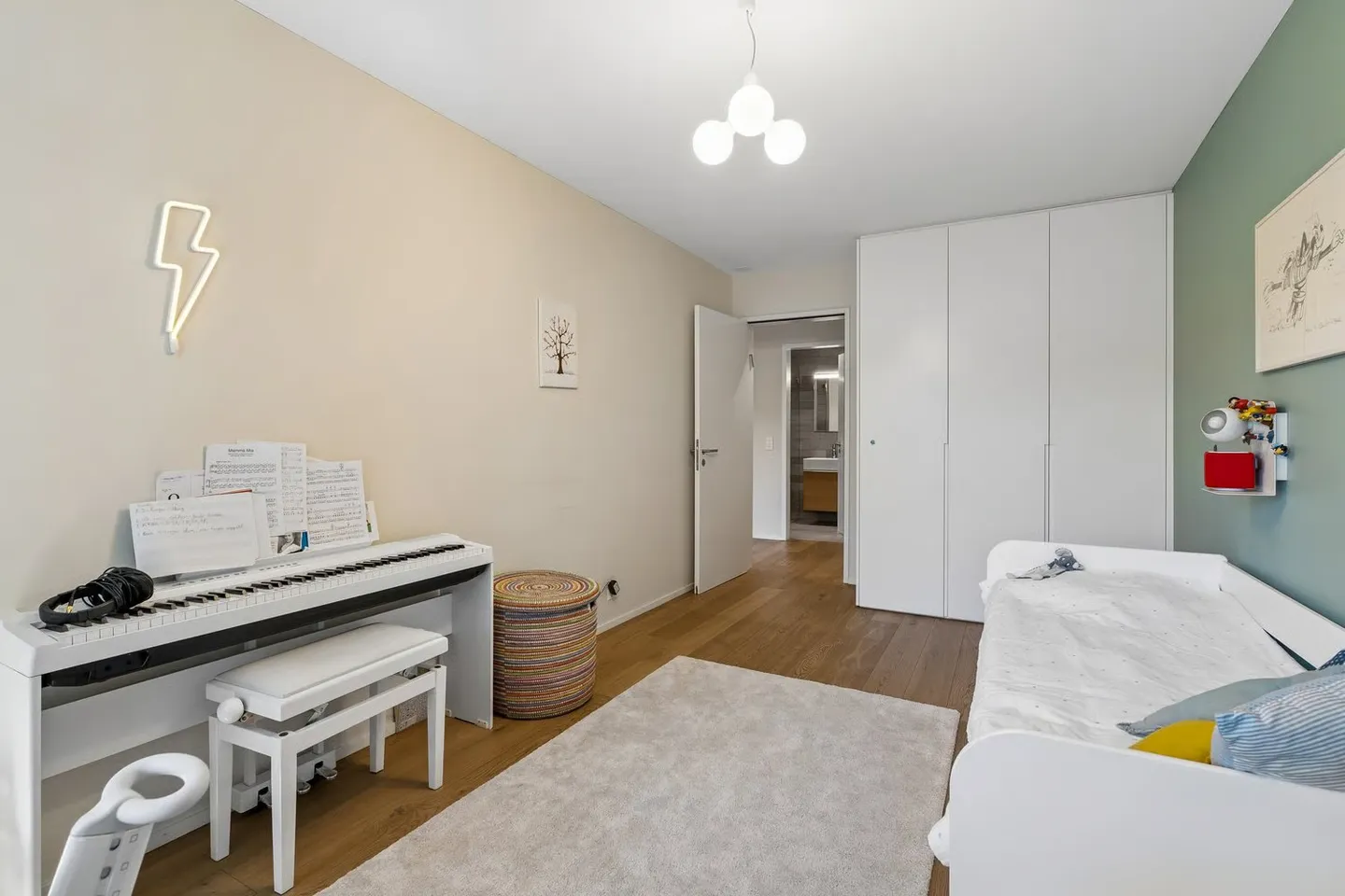 Exclusive 6.5 room garden apartment with high end finishes and private sauna - Photo 37 of 44