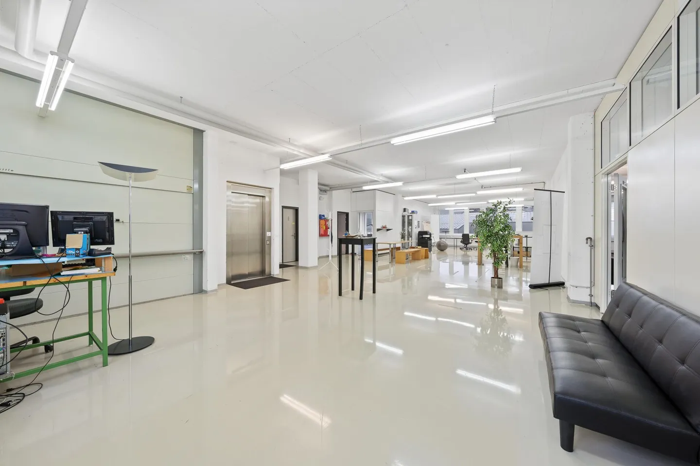 Ideale per ufficio, studio, laboratorio - spazi commerciali di 338 m² - Foto 2 di 11