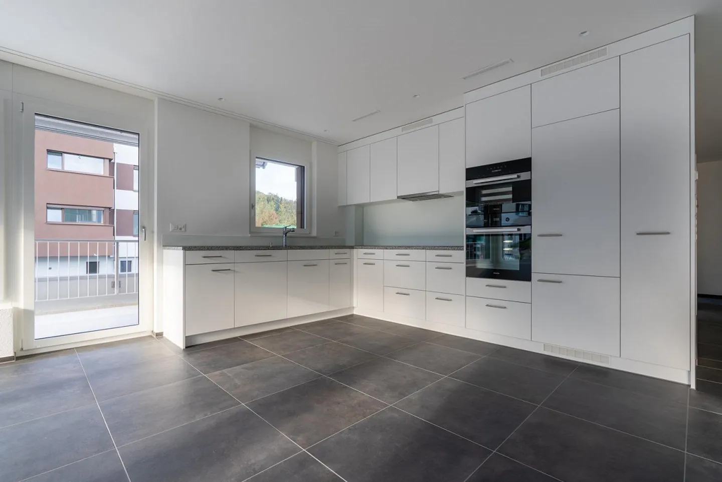 Moderne 3.5-Zimmerwohnung in der Natur - Foto 1 von 7