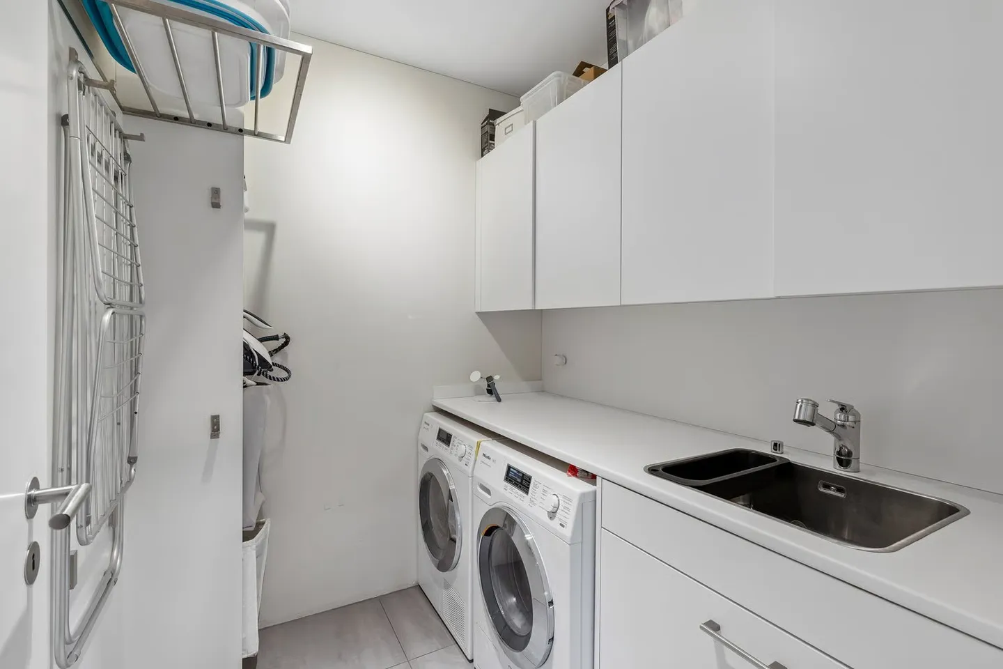 Exclusive 6.5 room garden apartment with high end finishes and private sauna - Photo 39 of 44
