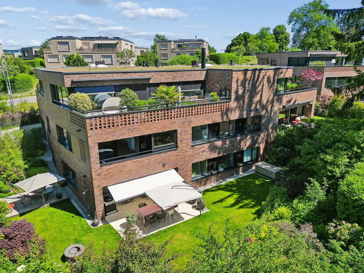 Exclusive 6.5 room garden apartment with high end finishes and private sauna - Photo 40 of 44