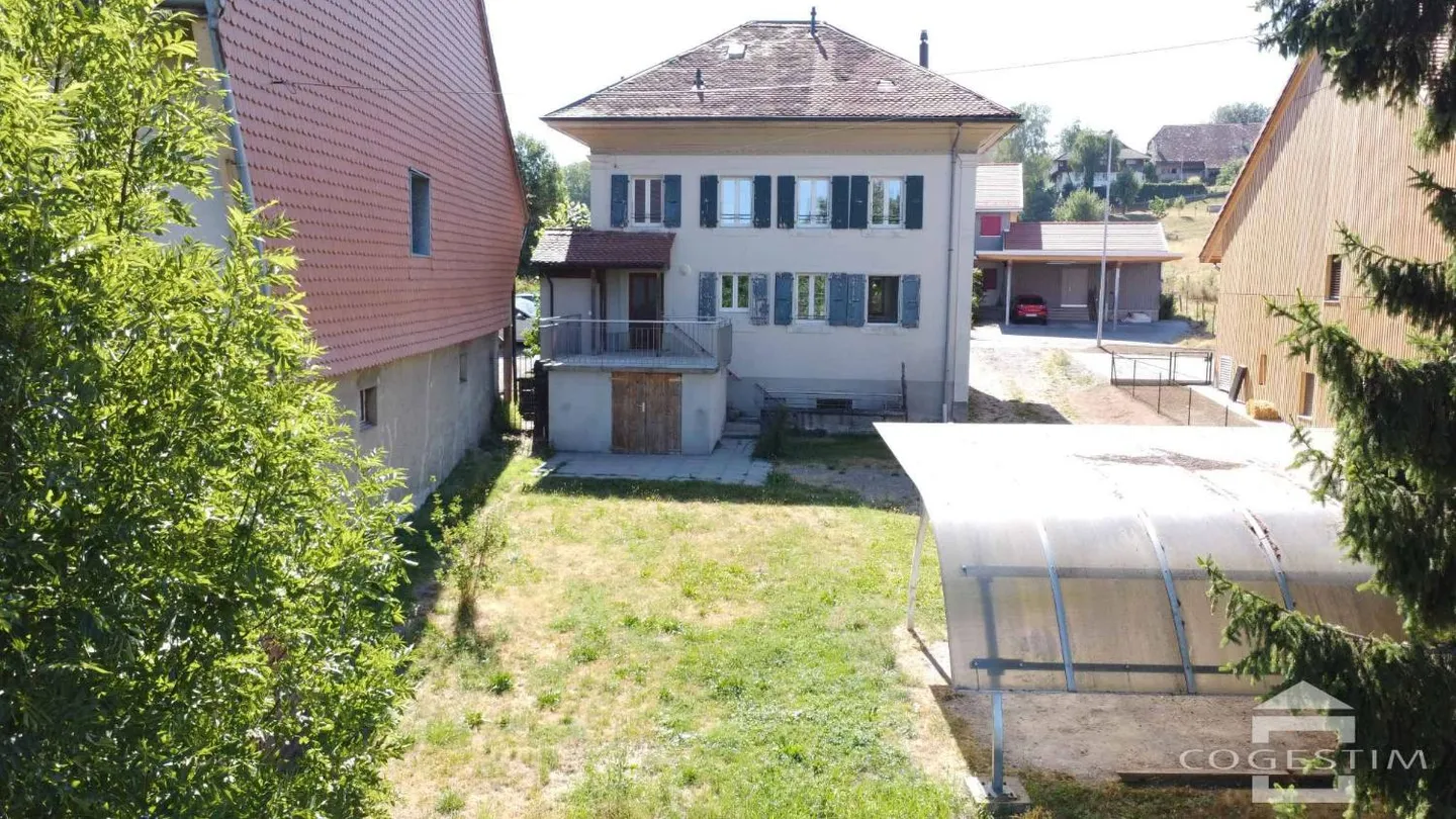 Renovated Village Villa - Photo 12 of 13