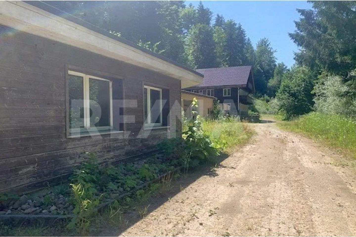 Natura pura! Casa a 3 famiglie, proprietà commerciale inclusa parcella forestale su 11.000 m2 - Foto 3 di 12